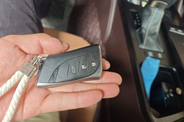 Used Lexus ES 2018 200 Excellence Edition China VI Standard Vehicle Key