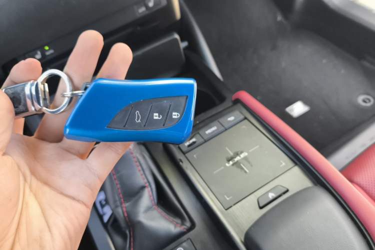 Used Lexus ES 2018 260 F SPORT China VI Vehicle Key