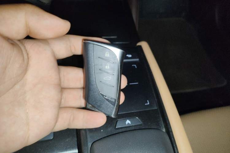 Used Lexus ES 2018 200 Excellence Edition China V Standard Vehicle Key