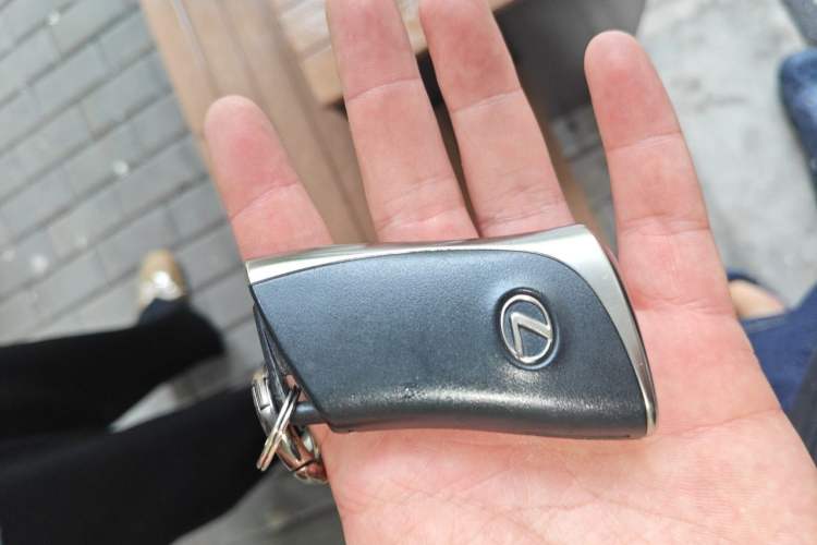 Used Lexus ES 2018 200 Excellence Edition China V Standard Vehicle Key