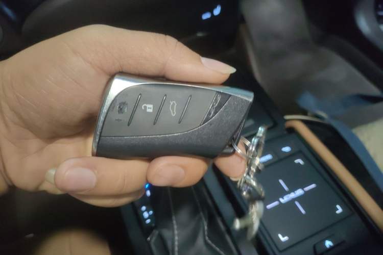 Used Lexus ES 2018 200 Excellence Edition China V Standard Vehicle Key