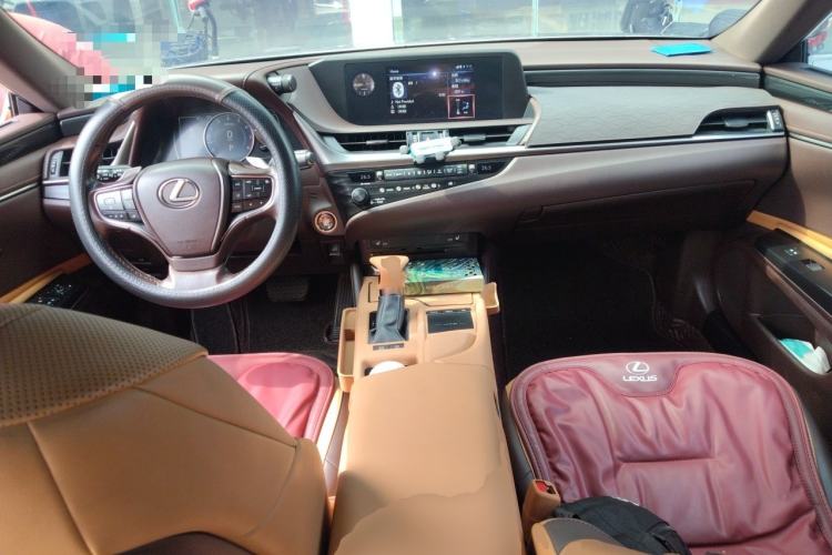 Used Lexus ES 2018 200 Excellence Edition China VI Standard Center Console