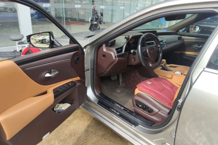 Used Lexus ES 2018 200 Excellence Edition China VI Standard Driver Seat