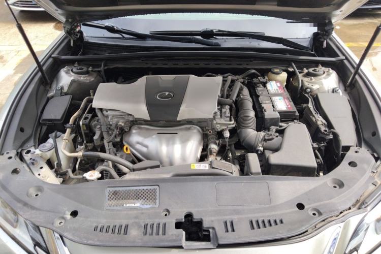 Used Lexus ES 2018 200 Excellence Edition China VI Standard Engine Bay