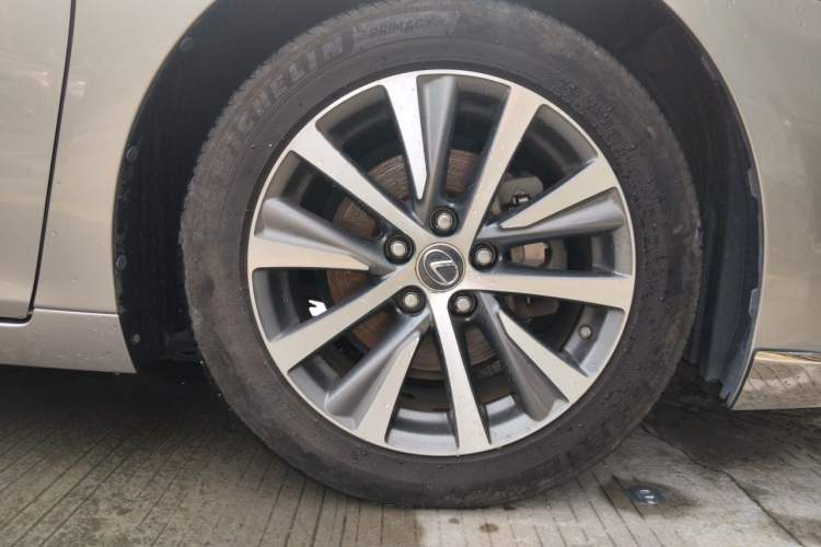Used Lexus ES 2018 200 Excellence Edition China VI Standard Right Front Wheel Hub