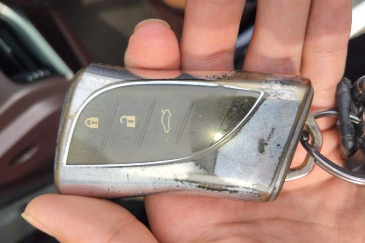 Used Lexus ES 2018 200 Excellence Edition China VI Standard Vehicle Key