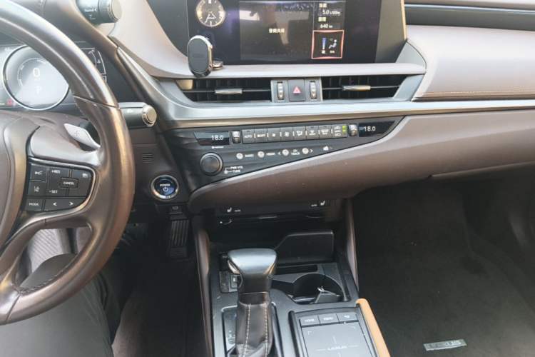 Used Lexus ES 2018 300h Premier Edition China VI Standard Audio And AC Panel