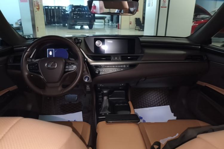 Used Lexus ES 2018 300h Premier Edition China V Standard Center Console