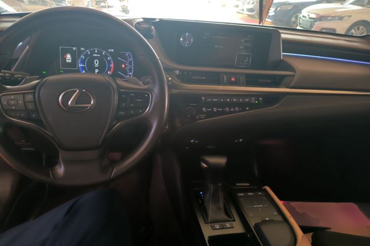 Used Lexus ES 2018 200 Excellence Edition China V Standard Center Console