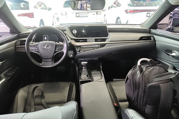Used Lexus ES 2018 200 Excellence Edition China V Standard Center Console