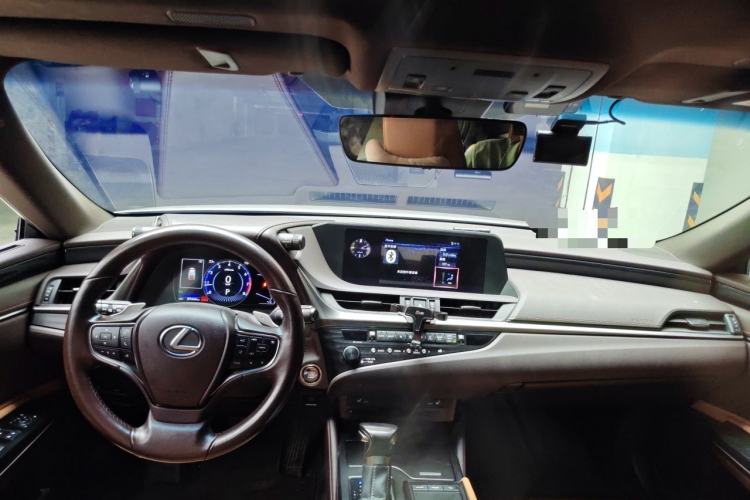Used Lexus ES 2018 200 Excellence Edition China V Standard Center Console