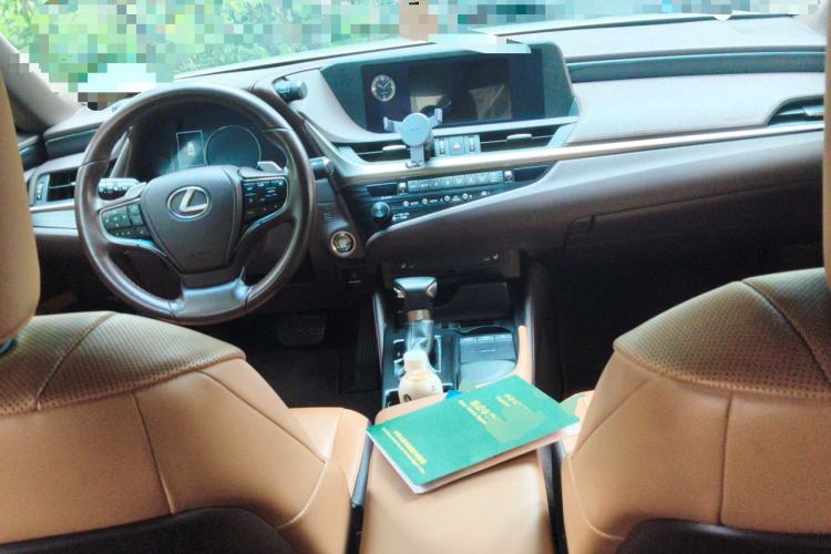 Used Lexus ES 2018 200 Excellence Edition China VI Standard Center Console