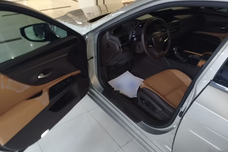 Used Lexus ES 2018 300h Premier Edition China V Standard Driver Seat