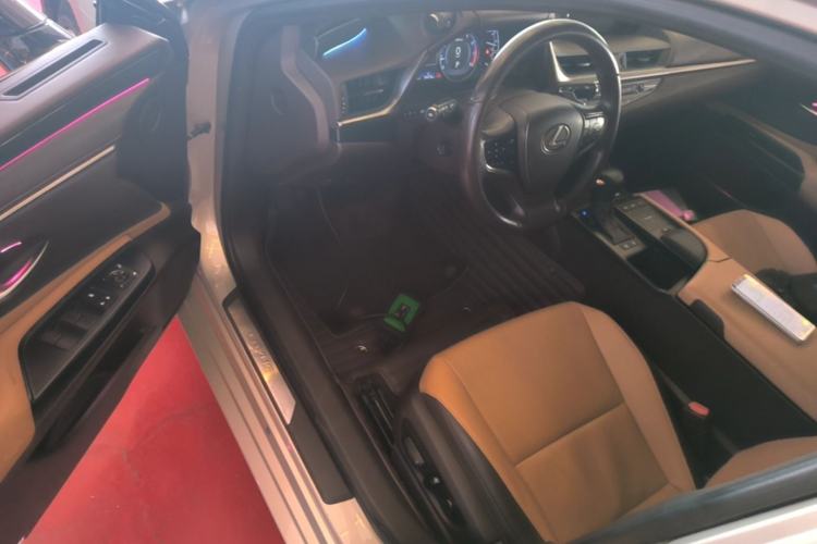 Used Lexus ES 2018 200 Excellence Edition China V Standard Driver Seat