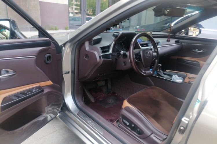 Used Lexus ES 2018 300h Premier Edition China VI Standard Driver Seat