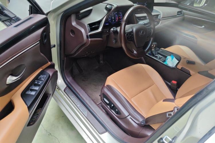 Used Lexus ES 2018 200 Excellence Edition China V Standard Driver Seat