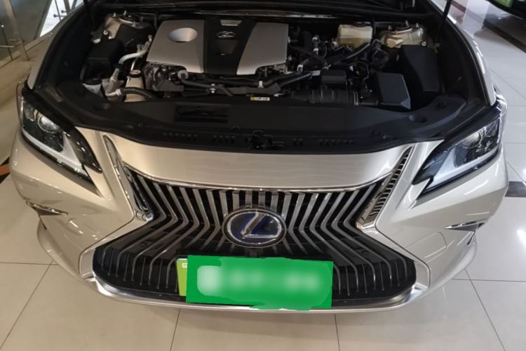 Used Lexus ES 2018 300h Premier Edition China V Standard Engine Bay