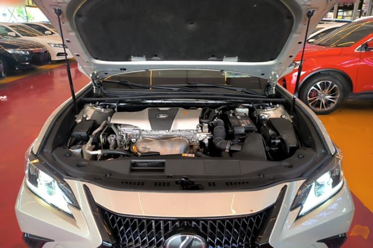 Used Lexus ES 2018 200 Excellence Edition China V Standard Engine Bay