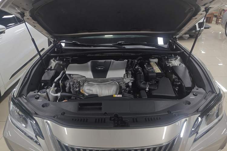 Used Lexus ES 2018 200 Excellence Edition China V Standard Engine Bay