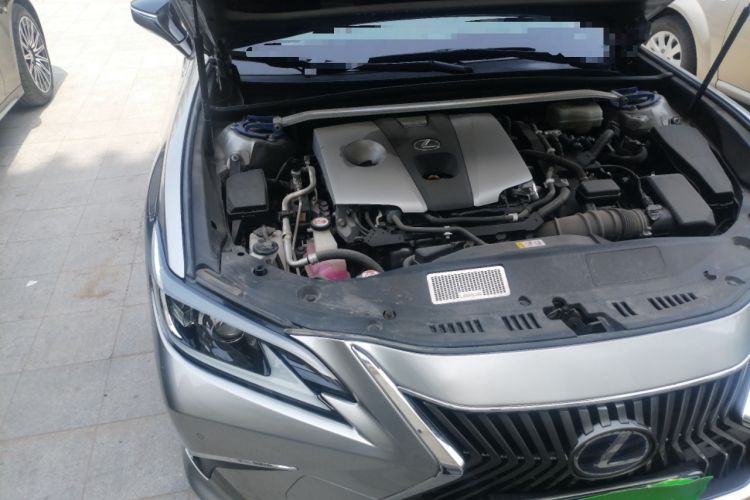 Used Lexus ES 2018 300h Premier Edition China VI Standard Engine Bay Right