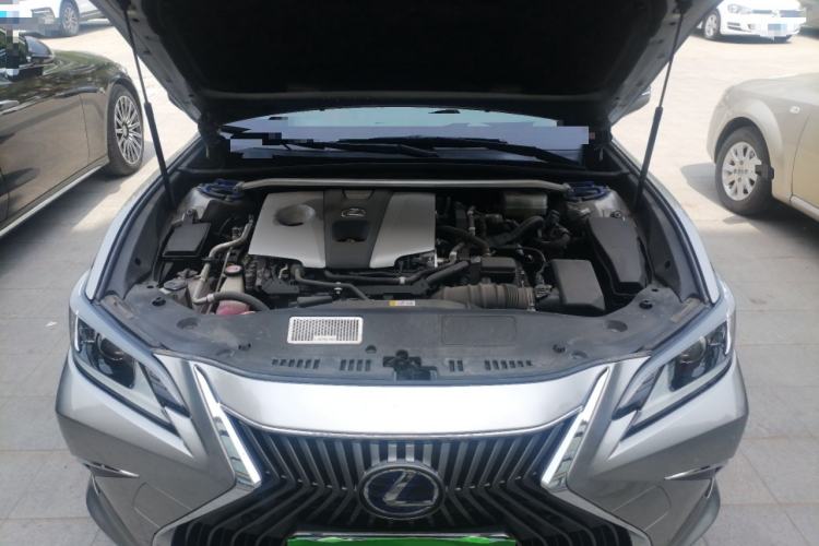 Used Lexus ES 2018 300h Premier Edition China VI Standard Engine Bay