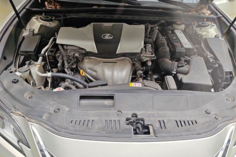 Used Lexus ES 2018 200 Excellence Edition China V Standard Engine Bay