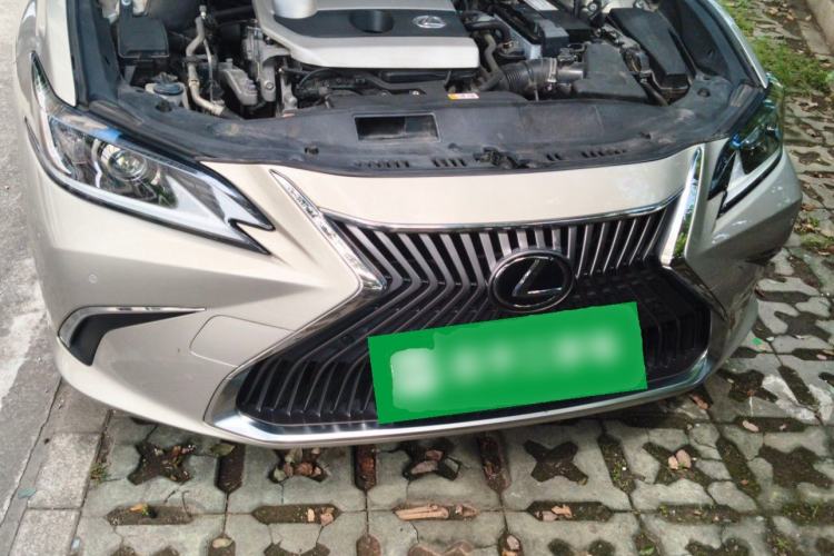 Used Lexus ES 2018 200 Excellence Edition China VI Standard Engine Bay
