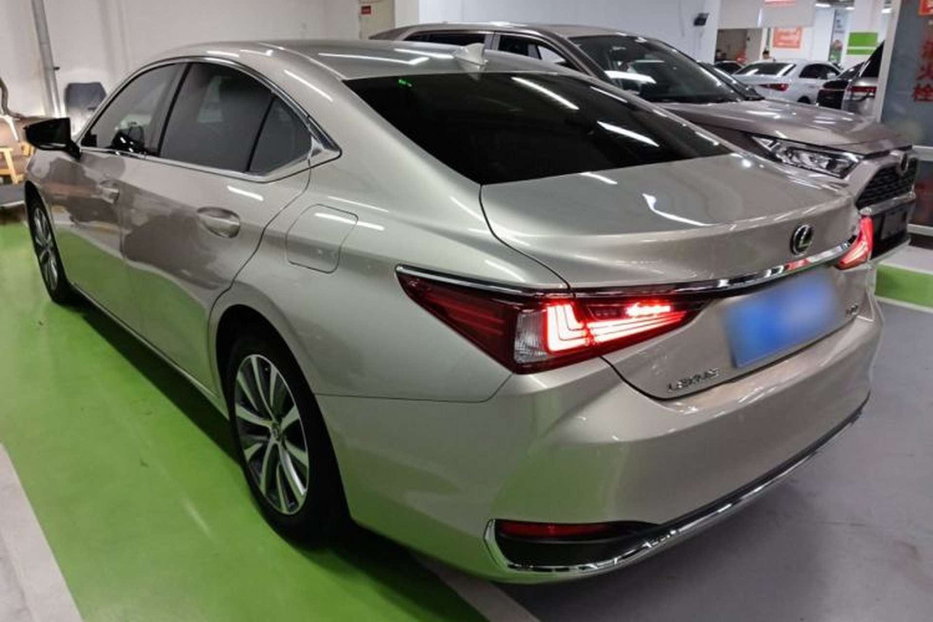 Used Lexus ES 2018 200 Excellence Edition China V Standard Exterior 2