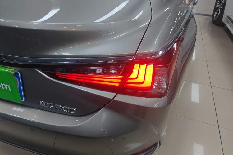 Used Lexus ES 2018 200 Excellence Edition China V Standard Exterior 3