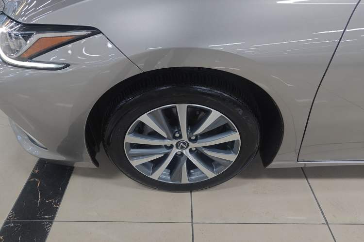 Used Lexus ES 2018 200 Excellence Edition China V Standard Exterior 4