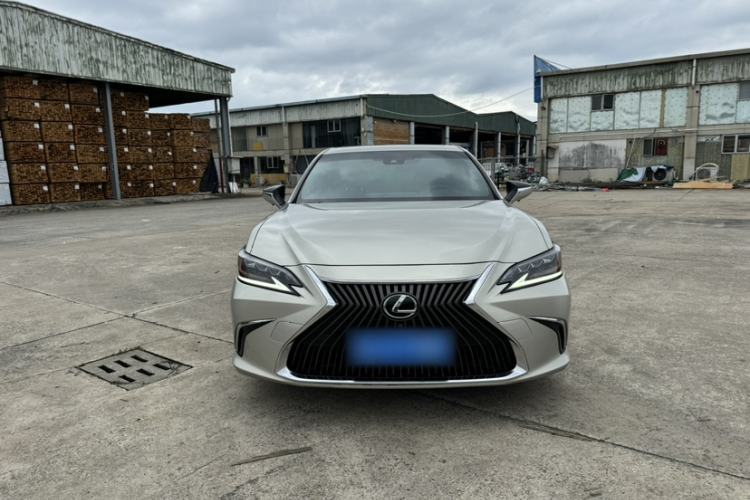 Used Lexus ES 2018 200 Excellence Edition China V Standard Exterior 4