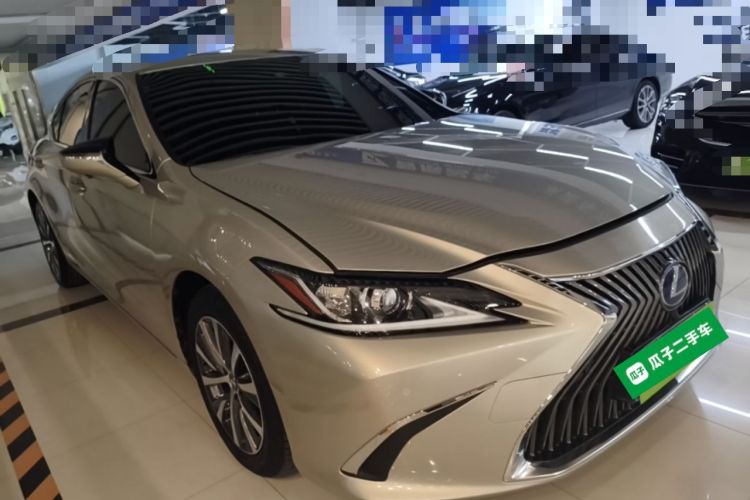 Used Lexus ES 2018 300h Premier Edition China V Standard Front Right 45 Deg