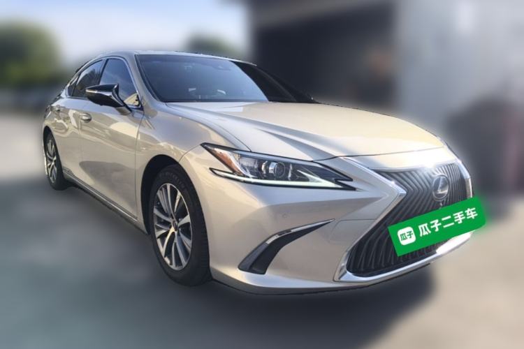 Used Lexus ES 2018 300h Premier Edition China VI Standard Front Right 45 Deg
