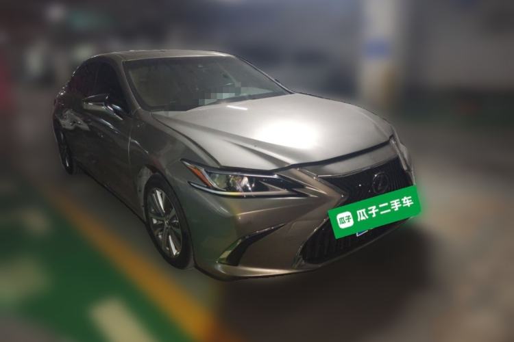 Used Lexus ES 2018 300h Premier Edition China V Standard Front Right 45 Deg