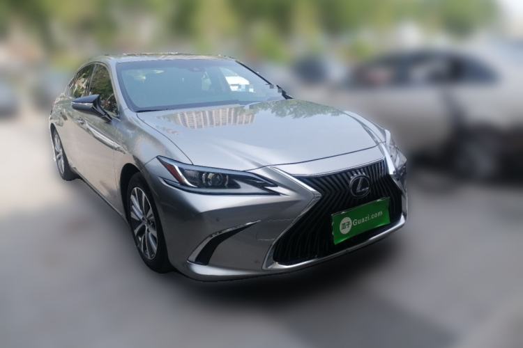 Used Lexus ES 2018 300h Premier Edition China VI Standard Front Right 45 Deg
