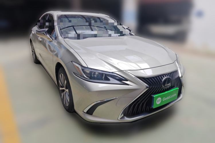 Used Lexus ES 2018 200 Excellence Edition China V Standard Front Right 45 Deg