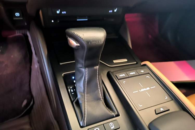 Used Lexus ES 2018 200 Excellence Edition China V Standard Gear Lever