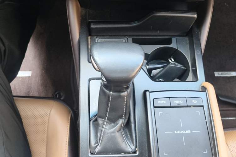 Used Lexus ES 2018 300h Premier Edition China VI Standard Gear Lever
