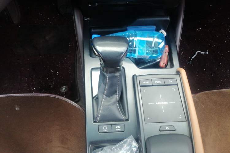 Used Lexus ES 2018 300h Premier Edition China VI Standard Gear Lever