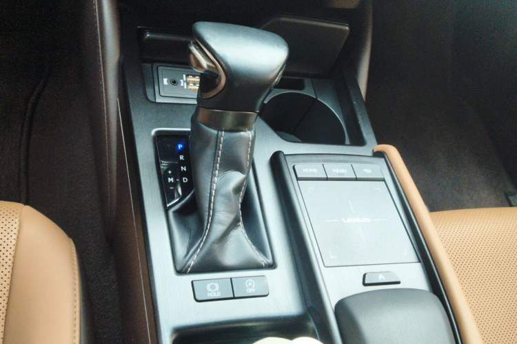 Used Lexus ES 2018 200 Excellence Edition China VI Standard Gear Lever