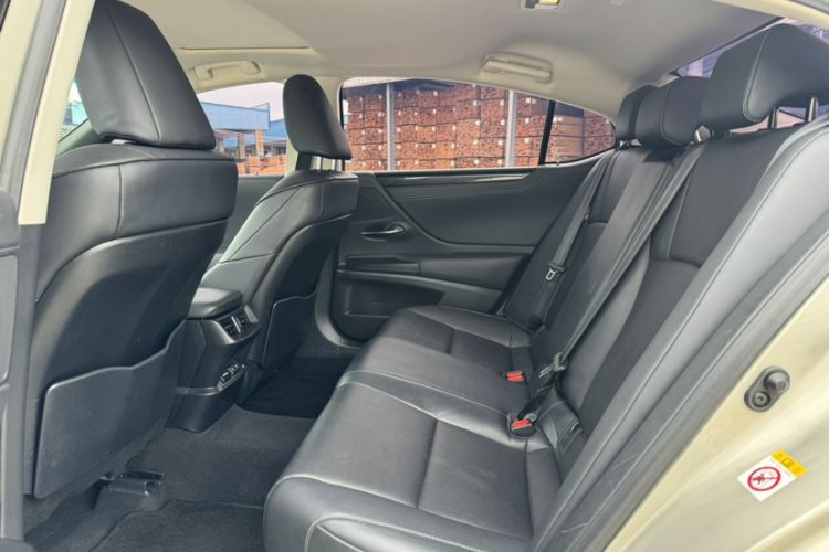 Used Lexus ES 2018 200 Excellence Edition China V Standard Interior 3