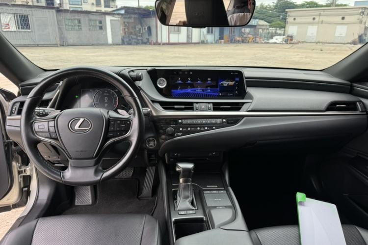 Used Lexus ES 2018 200 Excellence Edition China V Standard Interior 4