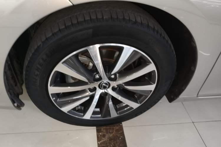 Used Lexus ES 2018 300h Premier Edition China V Standard Left Front Wheel Hub