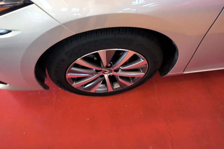 Used Lexus ES 2018 200 Excellence Edition China V Standard Left Front Wheel Hub