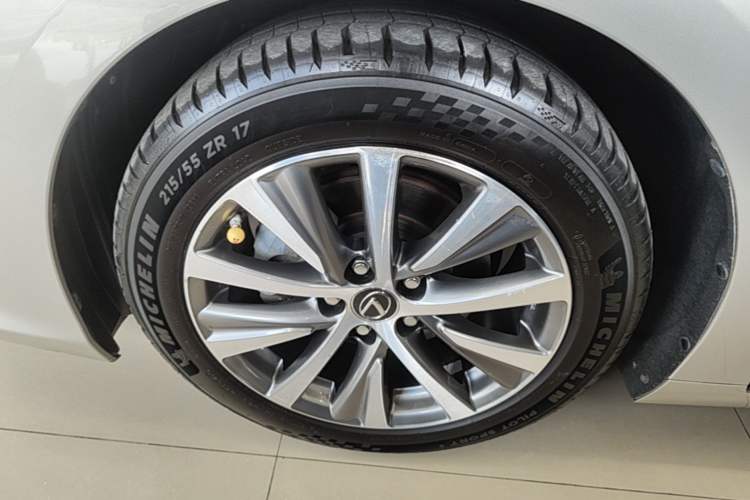 Used Lexus ES 2018 200 Excellence Edition China V Standard Left Front Wheel Hub