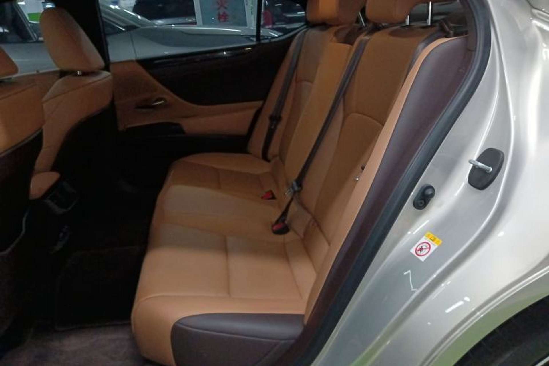 Used Lexus ES 2018 200 Excellence Edition China V Standard Left Rear Seat