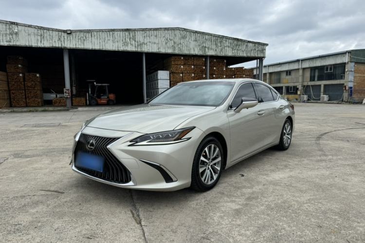 Used Lexus ES 2018 200 Excellence Edition China V Standard Guazi used car, China used car export, Used car for sale, Used  cars, Cheapest cars for sale