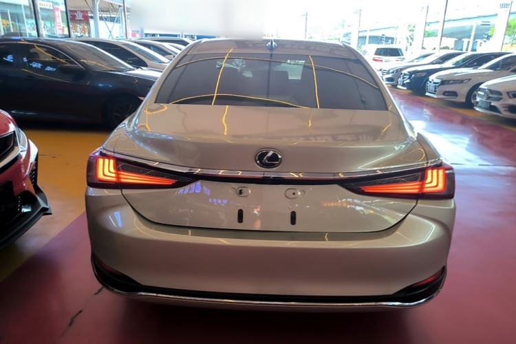 Used Lexus ES 2018 200 Excellence Edition China V Standard Rear