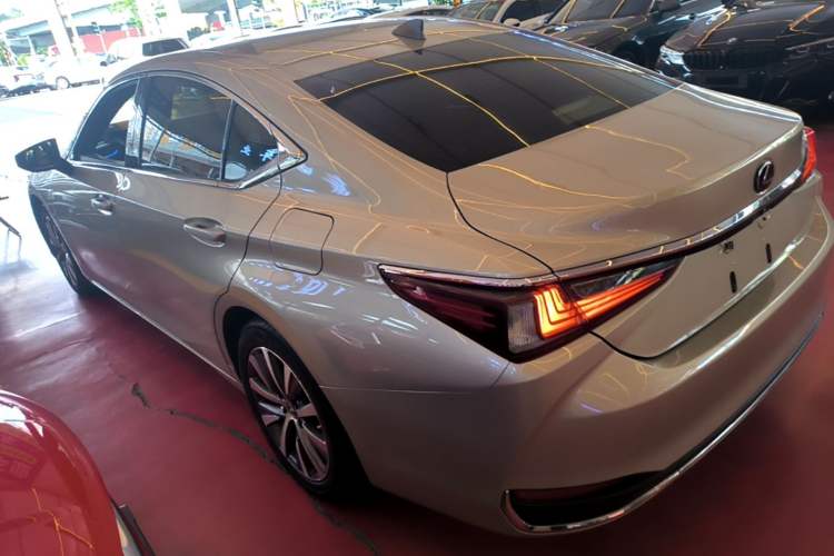 Used Lexus ES 2018 200 Excellence Edition China V Standard Rear Left 45 Deg