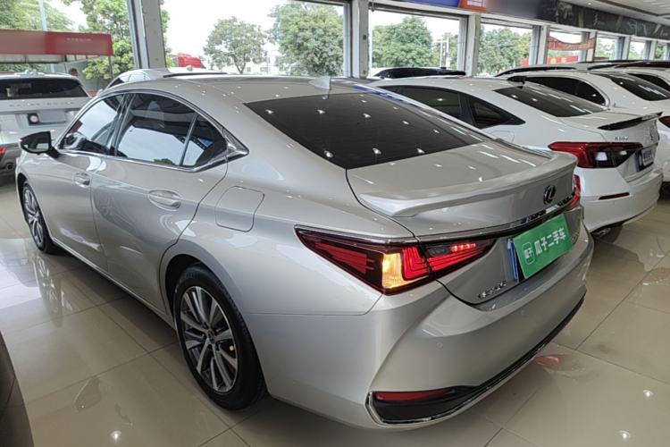 Used Lexus ES 2018 200 Excellence Edition China V Standard Rear Left 45 Deg